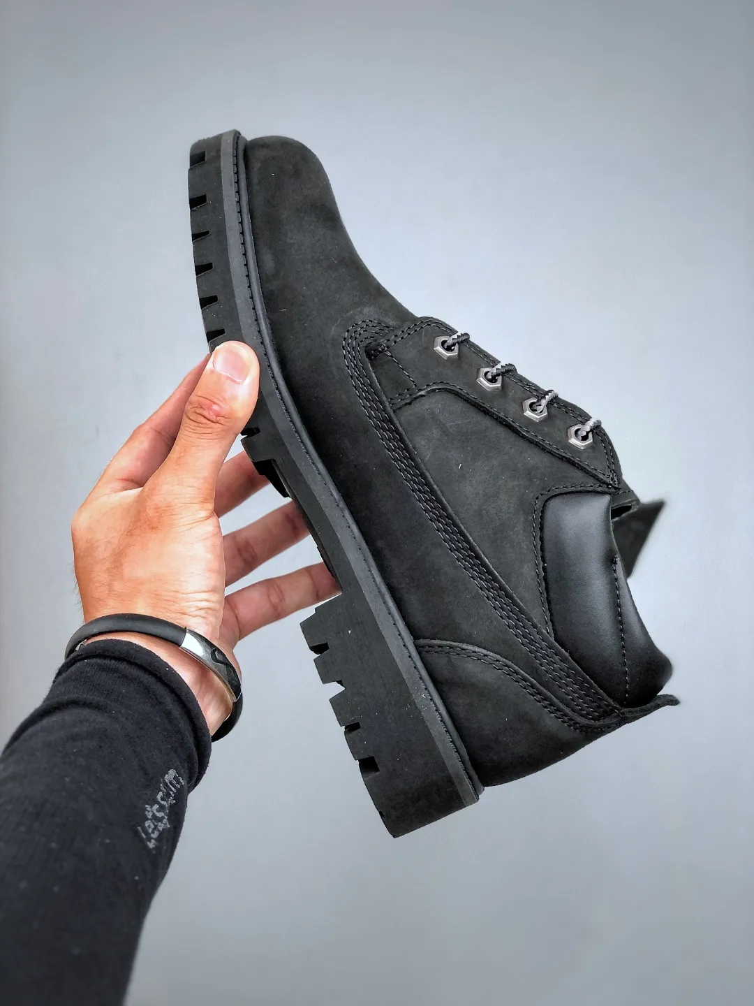 Local pick-up 💰560 supports store release and returns in season. The world's leading outdoor brand Timberland/Timberland Men's Classic Oxford Waterproof Boots men's low-top waterproof desert workwear casual Martin low boots Size: Men/39.5 40 41 42 43 44 (leather shoe size: one size larger than sports shoes!) Original hardware molded shoelace buckle New upgrade of top-notch craftsmanship Original factory in Zhongshan. Original imported waterproof leather. Injection-molded outsole. Dynamic water-repellent when folded horizontally. Original uniform full frosted leather collar. Full cow lining. Brand new original packaging shoe box. Exclusive supply in the market.